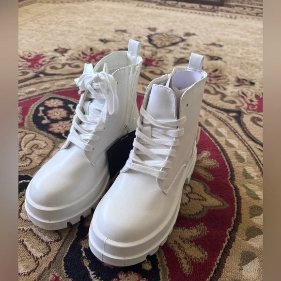 Forever 21 faux leather boots 5.5 , ( Not Available ) - Picture 2 of 6